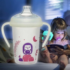 Тренировочная поилка Nip Первые моменты с ручками и мягким силиконовым носиком для девочки 35609, 270 мл. (TK) Тренировочная поилка Nip Первые моменты с ручками и мягким силиконовым носиком для девочки 35609, 270 мл. (TK)