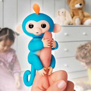 Интерактивная игрушка для детей ручная обезьянка Fingerlings синий