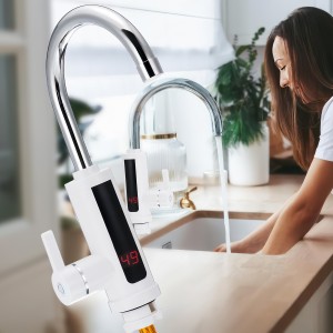 Проточний електричний водонагрівач насадка на кран Water Heater RY-022 c LCD дисплеєм (205)