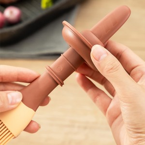Стеклянная емкость-бутылка диспенсер для масла с силиконовой щеткой AND583 Коричневый (205)