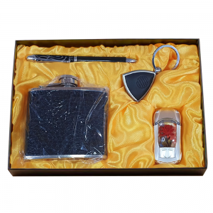 Подарочный набор фляга, брелок, зажигалка, ручка Подарочный набор фляга, брелок, зажигалка, ручка