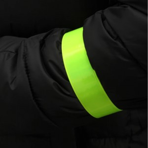 Светоотражающий браслет фликер на липучке 30см Салатовый (JS) Светоотражающий браслет фликер на липучке 30см Салатовый (JS)