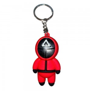 Колекційні брелки на ключі, рюкзак моделька охоронця Гра в кальмара "Трикутник. Солдат" 58х31 мм (12) Колекційні брелки на ключі, рюкзак моделька охоронця Гра в кальмара "Трикутник. Солдат" 58х31 мм (12)