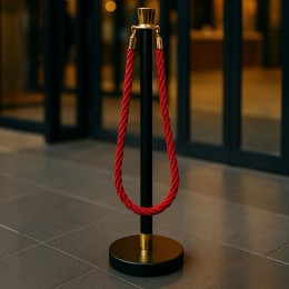 Черно-золотая стойка ограждения с ярким красным плетеным канатом, длина 1,5 м. Р-1878 (JS)