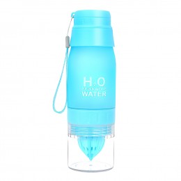 Спортивная бутылка для воды голубая H-244 650 мл (бутылочка для зала) с соковыжималкой (237)
