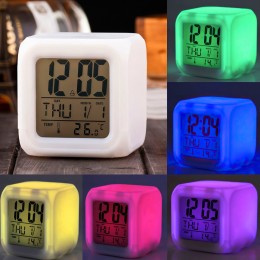 Настольные часы хамелеон будильник кубик с подсветкой (меняет цвет) (509)